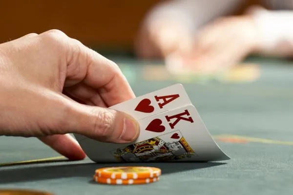 Thử Sức Với Game Poker Đổi Thưởng Trực Tuyến Hấp Dẫn V9bet 2 Game Poker Đổi Thưởng